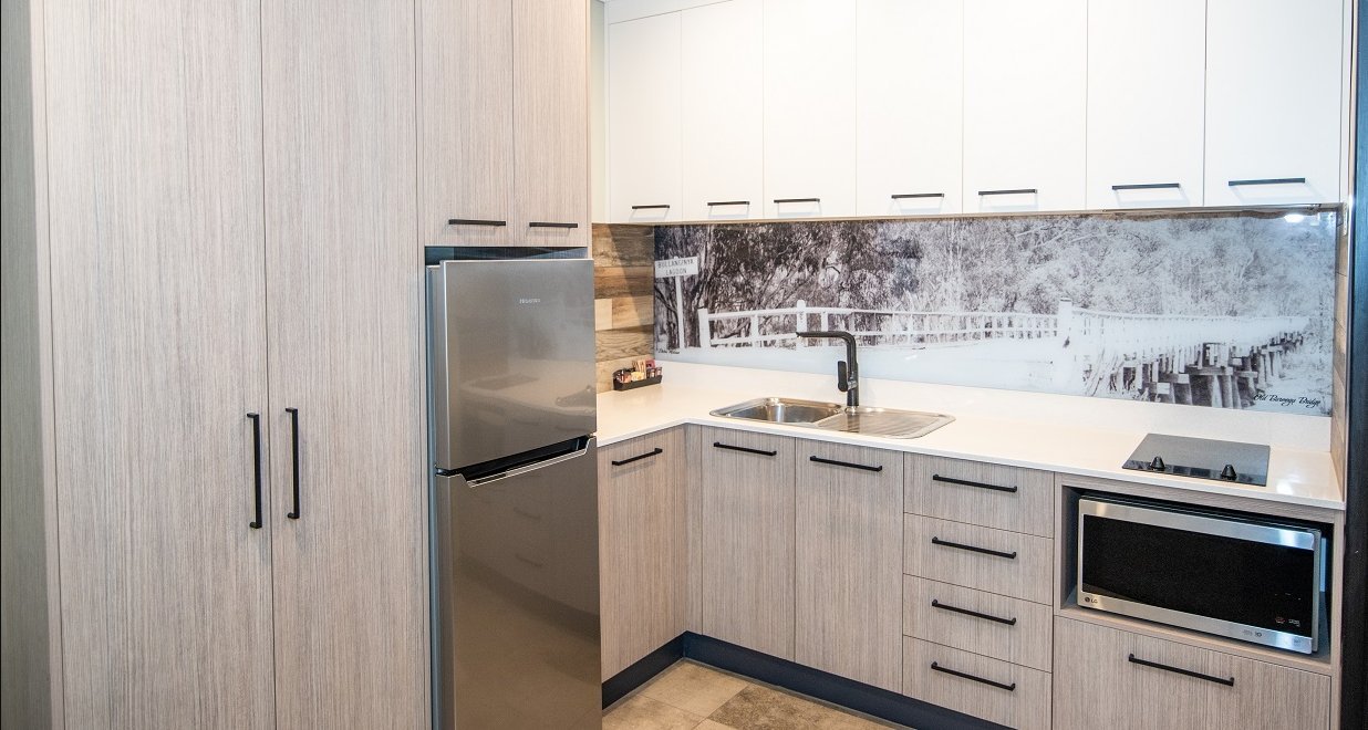 Deluxe King Apartment kitchen with modern finishes and historic Barooga Bridge splashback